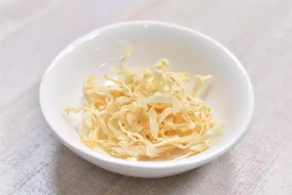 「【冷蔵庫に野菜がない！】そんな日のみそ汁をゴージャスにする「救世主具材」2選はコレ！【青髪のテツ】」の画像