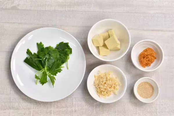 「【冷蔵庫に野菜がない！】そんな日のみそ汁をゴージャスにする「救世主具材」2選はコレ！【青髪のテツ】」の画像