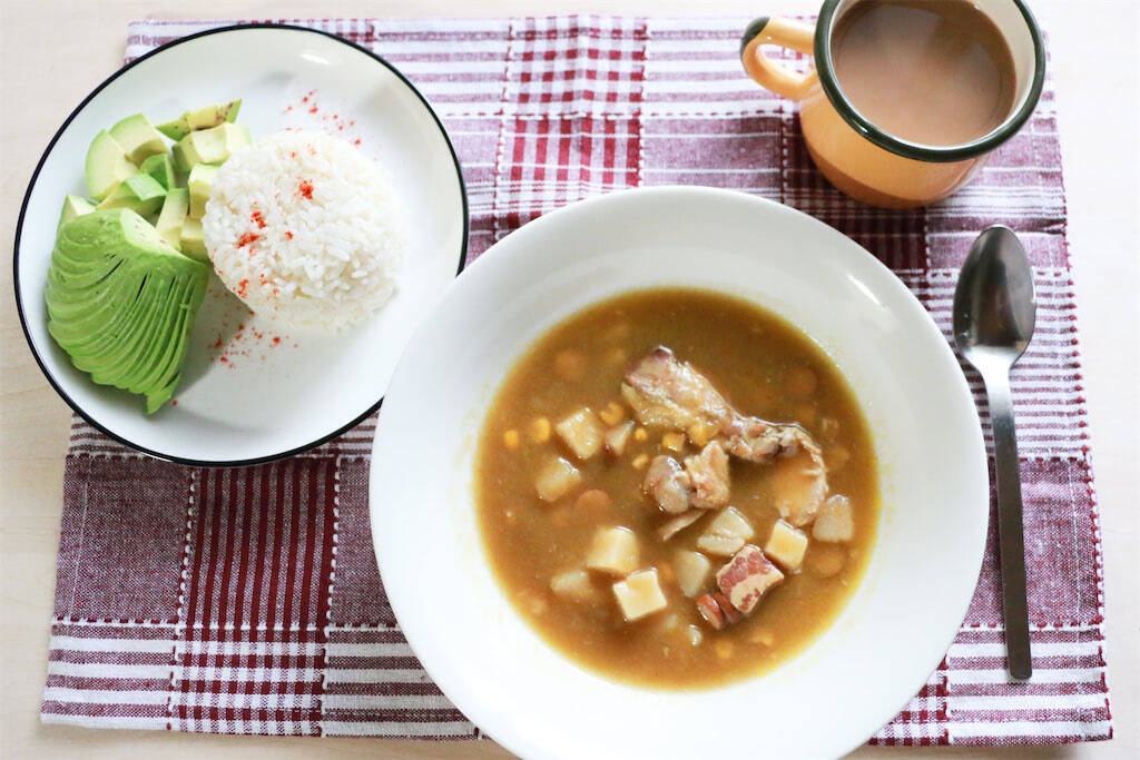 【異国レトルト】ラテン系ポトフ「サンコーチョ」食べてみた！凝縮スープで気分はパイレーツ・オブ・カリビアン⁉