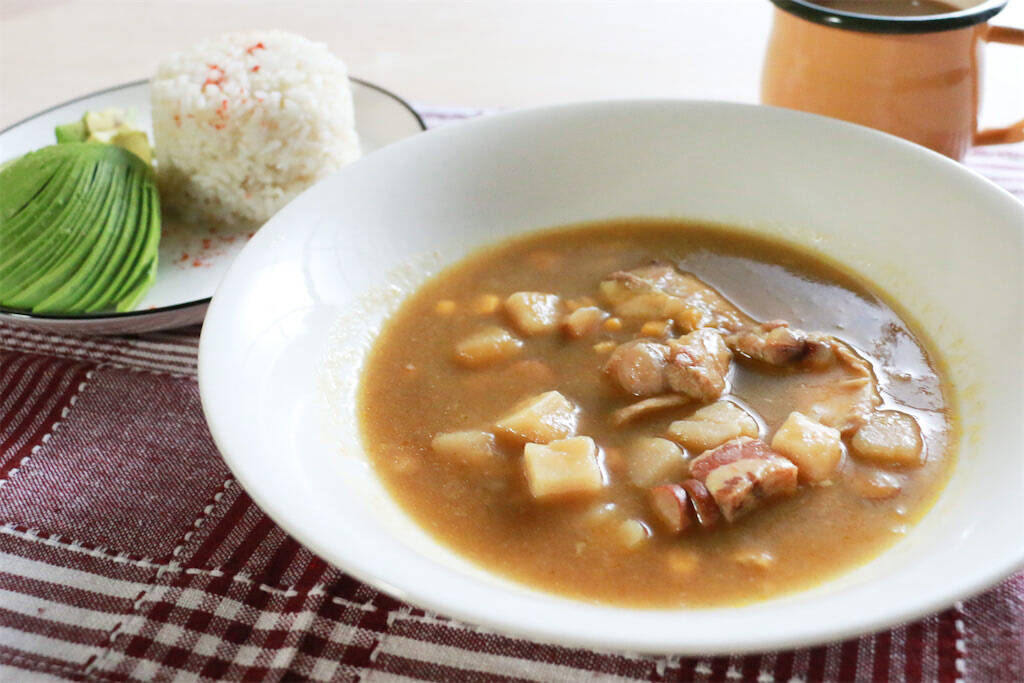 【異国レトルト】ラテン系ポトフ「サンコーチョ」食べてみた！凝縮スープで気分はパイレーツ・オブ・カリビアン⁉