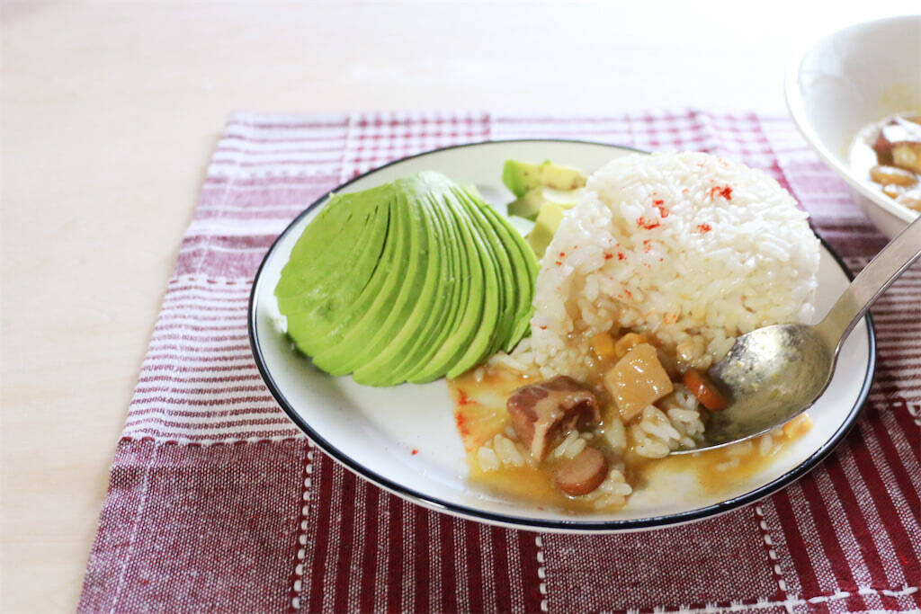 【異国レトルト】ラテン系ポトフ「サンコーチョ」食べてみた！凝縮スープで気分はパイレーツ・オブ・カリビアン⁉