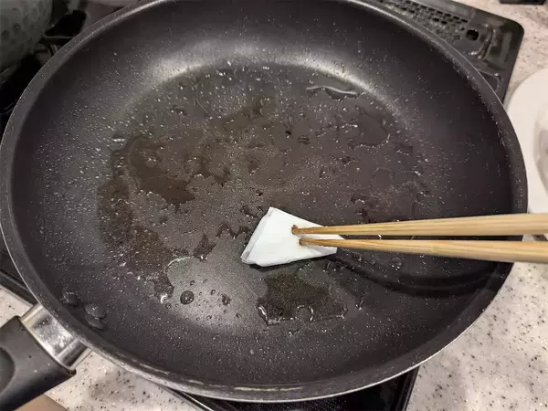 「【その発想はなかった】オニオンリングに豚バラ巻いて!?「ドーナツ風ステーキ」爆誕！サクサク甘っ♡【農家直伝】」の画像