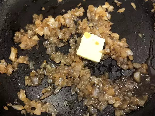 「【その発想はなかった】オニオンリングに豚バラ巻いて!?「ドーナツ風ステーキ」爆誕！サクサク甘っ♡【農家直伝】」の画像