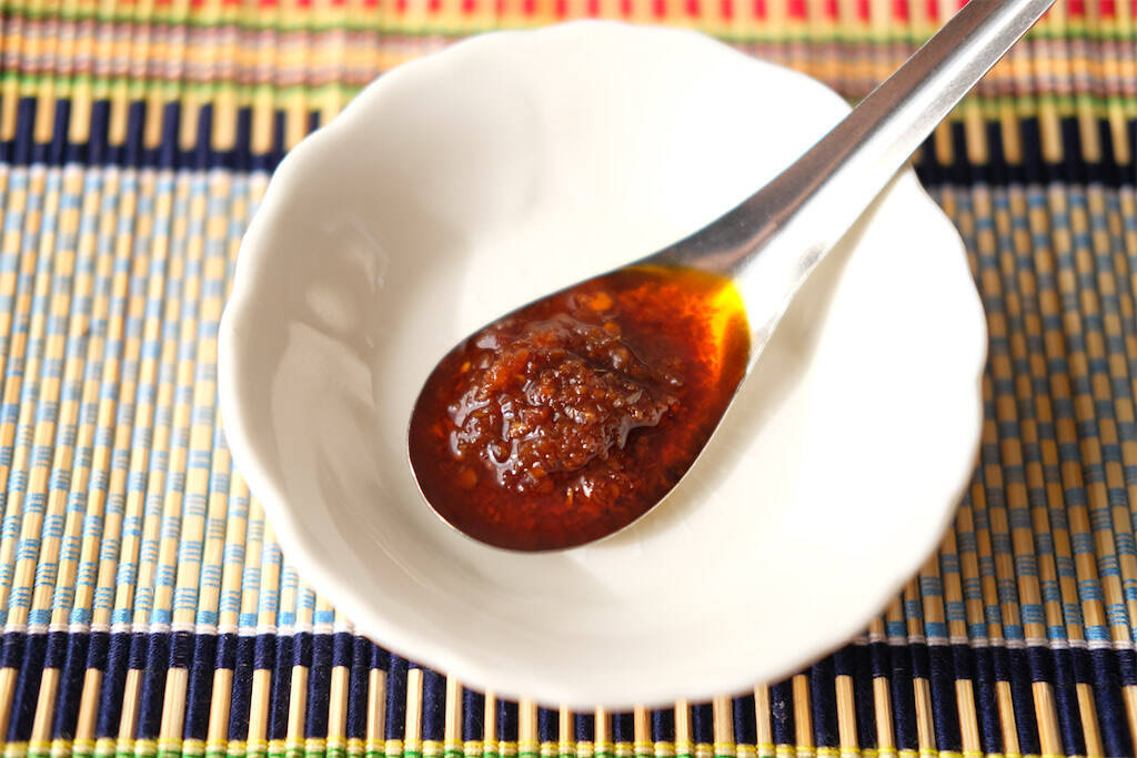 【話題のシン・調味料】静かなブームの「サテトム」をお試し！エビの旨味満点のベトナム版食べるラー油♡