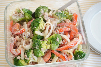 【豚そぼろでサラダ!?】カラフル野菜と合わせて「デパ地下風総菜」作ってみた！お肉でゴージャス♪【農家直伝】