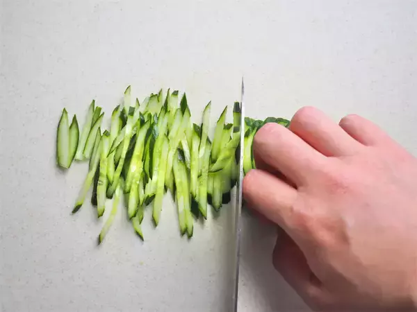 「【そうめんでイイの!?】自家製ダレで絶品「冷やし中華そうめん」作ってみた！甘酸っぱくてツルンと爽快♪」の画像