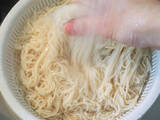「【そうめんでイイの!?】自家製ダレで絶品「冷やし中華そうめん」作ってみた！甘酸っぱくてツルンと爽快♪」の画像17