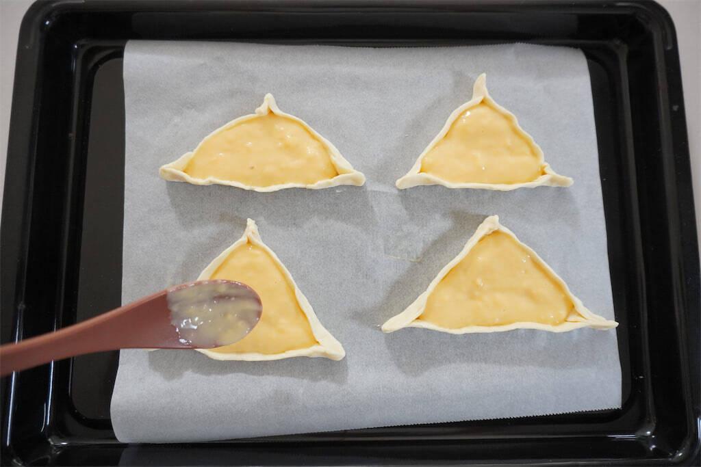 【余った冷凍パイシート活用】ゼリーでツヤッツヤ「ぶどうのパイ」作ってみた！リッチな生地にぶどうがフィット♡