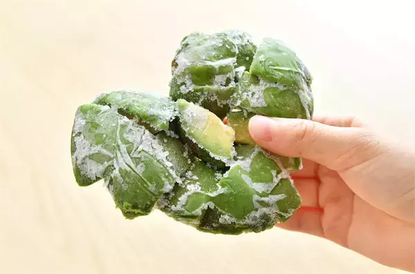 【青髪のテツ】「アボカドの”超”保存マニュアル伝授します！」え、そのまま冷蔵庫NG!?冷凍もできちゃう!?