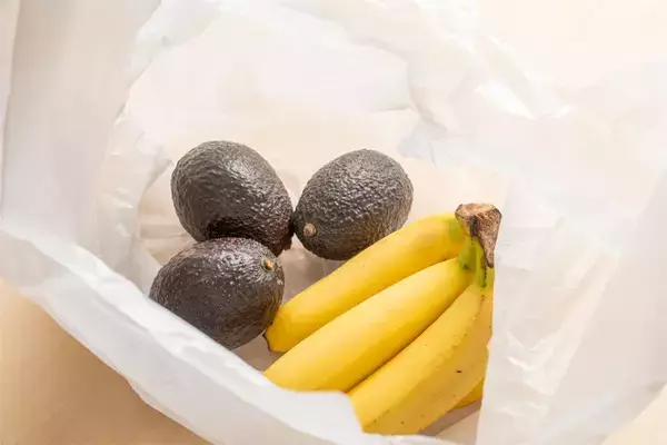 「【青髪のテツ】「アボカドの”超”保存マニュアル伝授します！」え、そのまま冷蔵庫NG!?冷凍もできちゃう!?」の画像