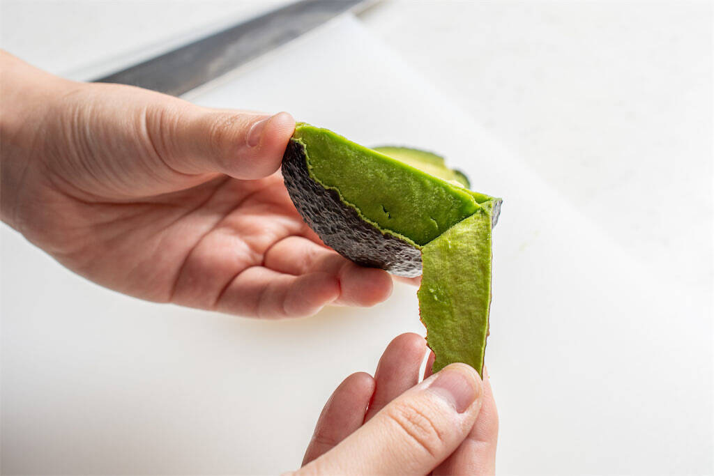 【青髪のテツ】「アボカドの”超”保存マニュアル伝授します！」え、そのまま冷蔵庫NG!?冷凍もできちゃう!?