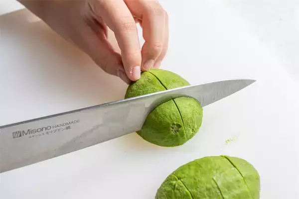 「【青髪のテツ】「アボカドの”超”保存マニュアル伝授します！」え、そのまま冷蔵庫NG!?冷凍もできちゃう!?」の画像