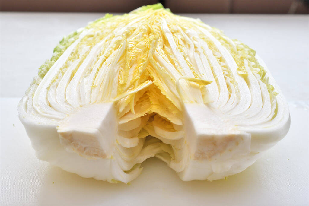 【青髪のテツ】白菜の"葉の間"を超カンタンに洗う裏ワザ「根元からパキっと！」万が一の汚れを一網打尽♪