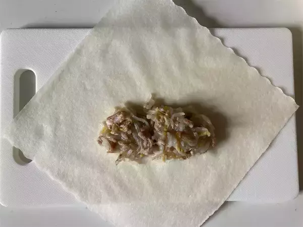 「【揚げない春巻き】作ろう！もやし餡でヘルシーさ増し増し♡コスパ＆時短も叶う【え、焼きは魚焼きグリルで!?】」の画像
