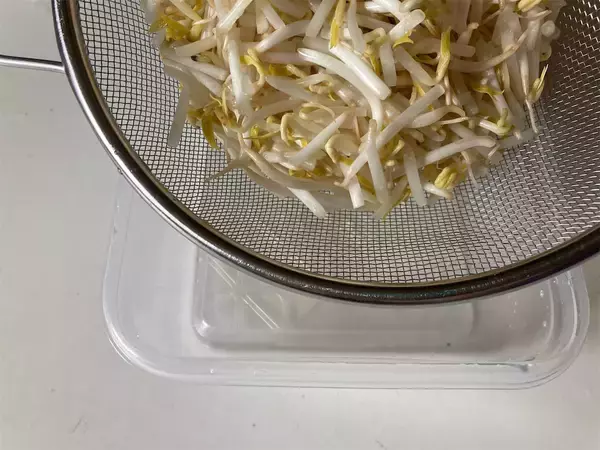 「【揚げない春巻き】作ろう！もやし餡でヘルシーさ増し増し♡コスパ＆時短も叶う【え、焼きは魚焼きグリルで!?】」の画像