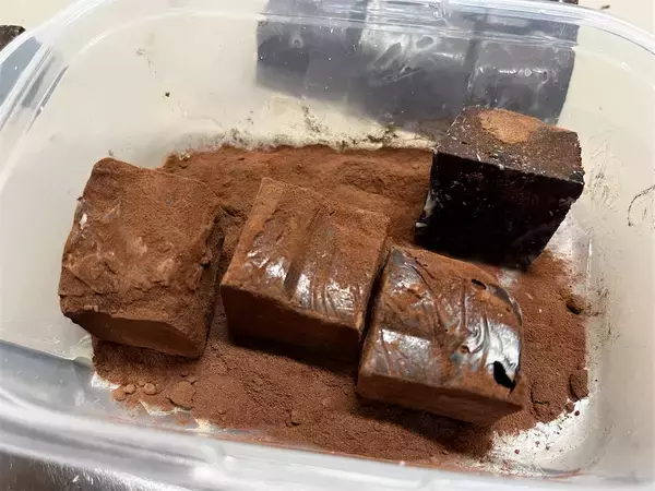 「【生クリームなしで濃厚生チョコ♡】秘密は「卵黄」と「牛乳」にあり！ラムレーズンでオトナ味ふわん♪」の画像