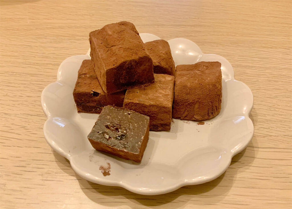 【生クリームなしで濃厚生チョコ♡】秘密は「卵黄」と「牛乳」にあり！ラムレーズンでオトナ味ふわん♪