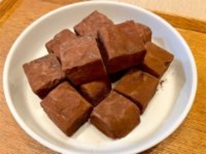 【生クリームなしで濃厚生チョコ♡】秘密は「卵黄」と「牛乳」にあり！ラムレーズンでオトナ味ふわん♪