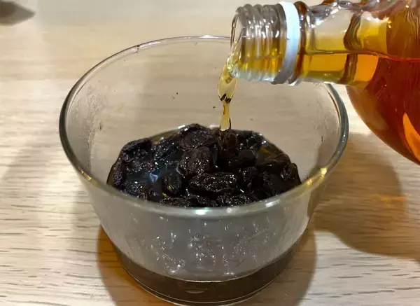 「【生クリームなしで濃厚生チョコ♡】秘密は「卵黄」と「牛乳」にあり！ラムレーズンでオトナ味ふわん♪」の画像