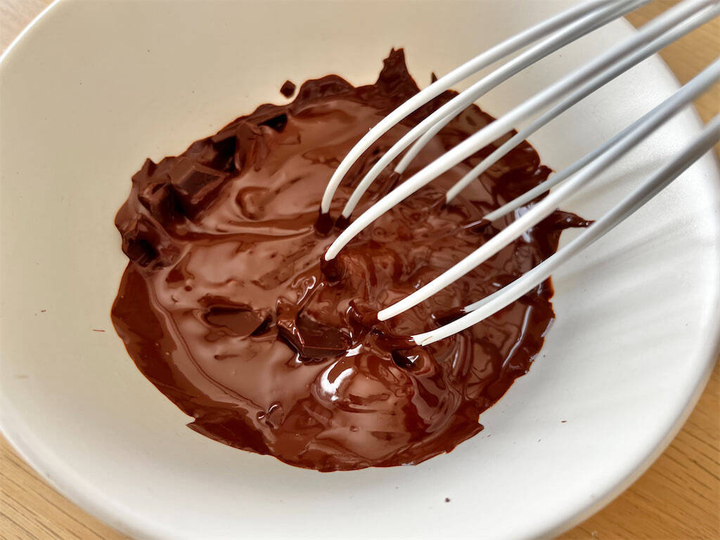 【生クリームなしで濃厚生チョコ♡】秘密は「卵黄」と「牛乳」にあり！ラムレーズンでオトナ味ふわん♪