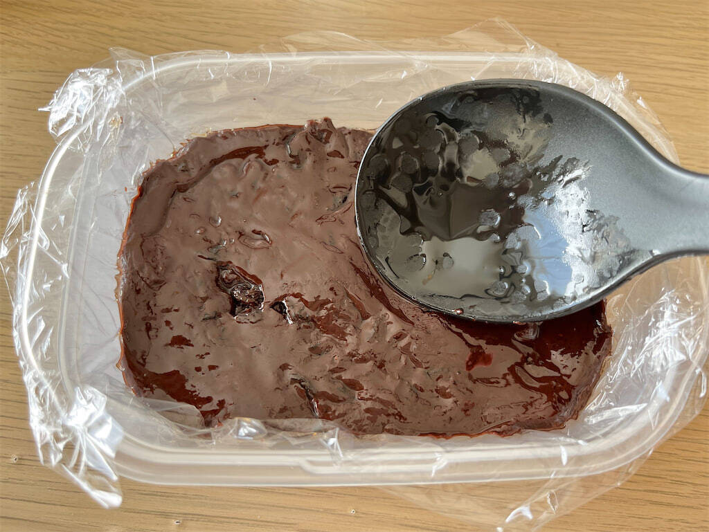 【生クリームなしで濃厚生チョコ♡】秘密は「卵黄」と「牛乳」にあり！ラムレーズンでオトナ味ふわん♪