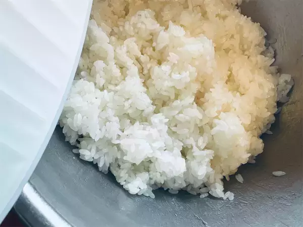 「え、酢飯の中から…まさかの梨!?意外性しかない「梨のちらし寿司」作ろう！シャリシャリ食感オモロ♡【農家直伝】」の画像