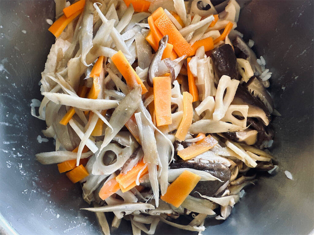 え、酢飯の中から…まさかの梨!?意外性しかない「梨のちらし寿司」作ろう！シャリシャリ食感オモロ♡【農家直伝】