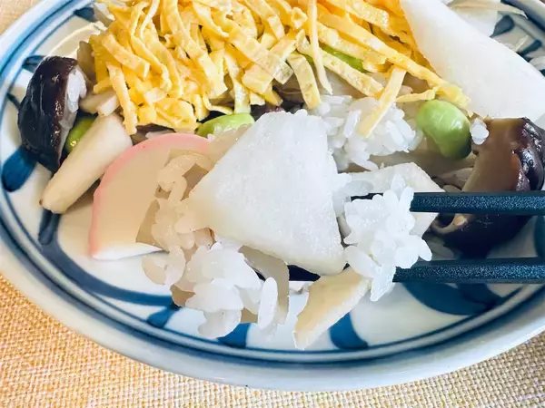 「え、酢飯の中から…まさかの梨!?意外性しかない「梨のちらし寿司」作ろう！シャリシャリ食感オモロ♡【農家直伝】」の画像