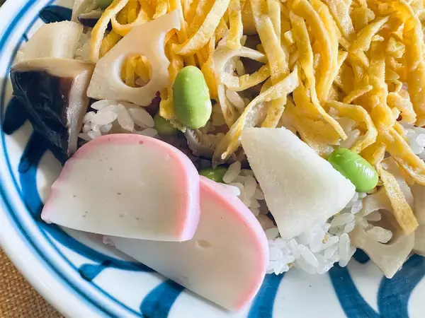 「え、酢飯の中から…まさかの梨!?意外性しかない「梨のちらし寿司」作ろう！シャリシャリ食感オモロ♡【農家直伝】」の画像