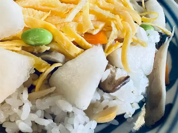 「え、酢飯の中から…まさかの梨!?意外性しかない「梨のちらし寿司」作ろう！シャリシャリ食感オモロ♡【農家直伝】」の画像