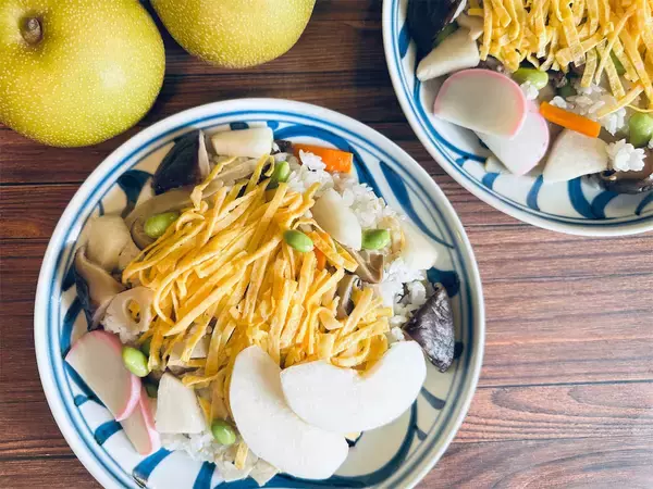 「え、酢飯の中から…まさかの梨!?意外性しかない「梨のちらし寿司」作ろう！シャリシャリ食感オモロ♡【農家直伝】」の画像