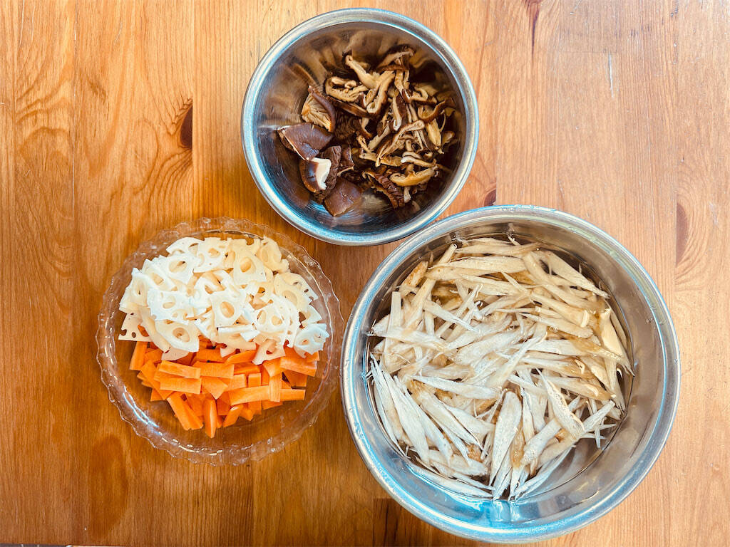 え、酢飯の中から…まさかの梨!?意外性しかない「梨のちらし寿司」作ろう！シャリシャリ食感オモロ♡【農家直伝】