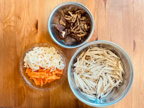 「え、酢飯の中から…まさかの梨!?意外性しかない「梨のちらし寿司」作ろう！シャリシャリ食感オモロ♡【農家直伝】」の画像