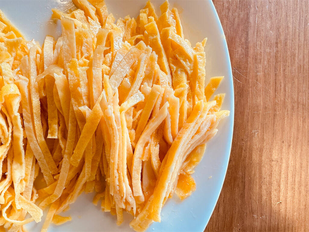 え、酢飯の中から…まさかの梨!?意外性しかない「梨のちらし寿司」作ろう！シャリシャリ食感オモロ♡【農家直伝】