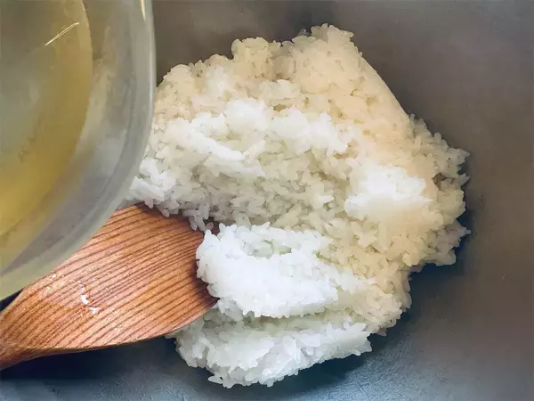 「え、酢飯の中から…まさかの梨!?意外性しかない「梨のちらし寿司」作ろう！シャリシャリ食感オモロ♡【農家直伝】」の画像