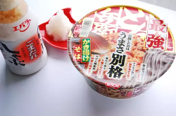 「【3つ星店の料理人が閃いた】天才の発想！最強「カップそば」が超絶旨くなる“チョイ足し”が意外すぎた件」の画像