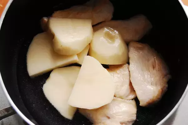 「【癒されシチュー】豆乳とだし汁でほっこり和風「鶏肉とじゃがいもの豆乳煮」作ってみた♪なんて優しいスープ♡」の画像