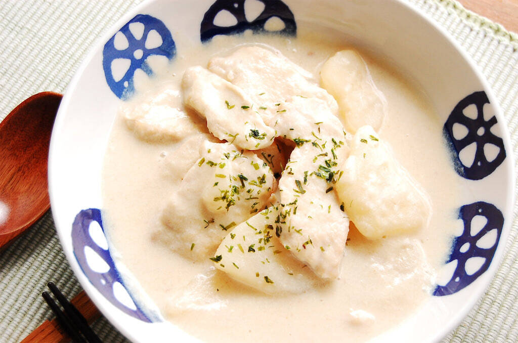 【癒されシチュー】豆乳とだし汁でほっこり和風「鶏肉とじゃがいもの豆乳煮」作ってみた♪なんて優しいスープ♡