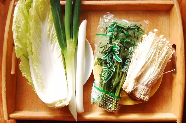 「【ブリしゃぶは薄い身で作れ！】刺身を薄く切ってもOK♪冬のごちそう鍋作ってみた！シメまで絶品で極楽♡」の画像