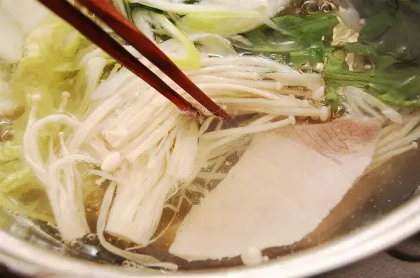 「【ブリしゃぶは薄い身で作れ！】刺身を薄く切ってもOK♪冬のごちそう鍋作ってみた！シメまで絶品で極楽♡」の画像