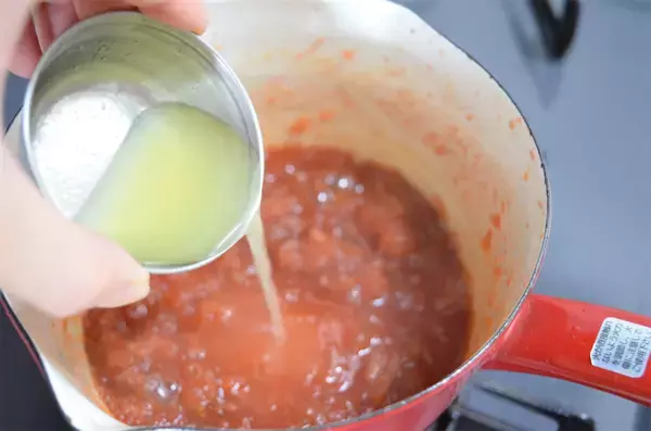 「【果物と野菜のイイとこ取り】いちごに「にんじん」加えたら…極上ジャムになった件！すりおろし食感が新しい♪」の画像