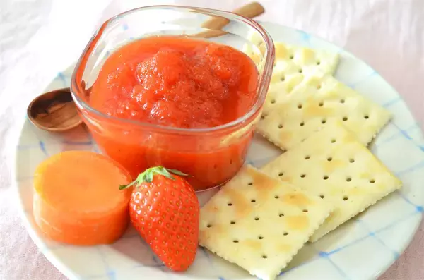「【果物と野菜のイイとこ取り】いちごに「にんじん」加えたら…極上ジャムになった件！すりおろし食感が新しい♪」の画像