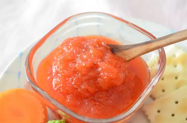 「【果物と野菜のイイとこ取り】いちごに「にんじん」加えたら…極上ジャムになった件！すりおろし食感が新しい♪」の画像