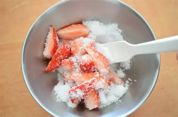 「【果物と野菜のイイとこ取り】いちごに「にんじん」加えたら…極上ジャムになった件！すりおろし食感が新しい♪」の画像