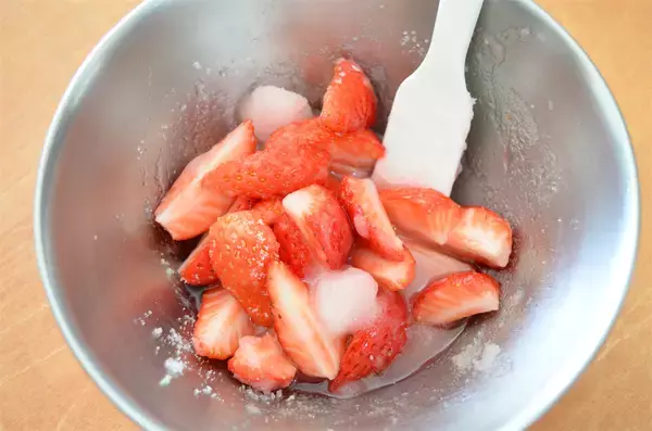 「【果物と野菜のイイとこ取り】いちごに「にんじん」加えたら…極上ジャムになった件！すりおろし食感が新しい♪」の画像