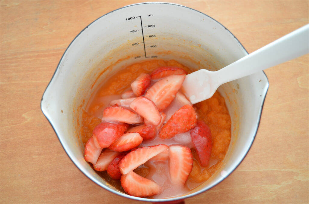 【果物と野菜のイイとこ取り】いちごに「にんじん」加えたら…極上ジャムになった件！すりおろし食感が新しい♪