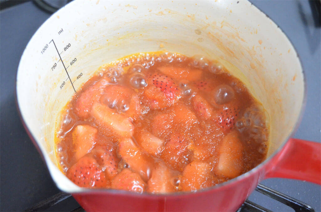 【果物と野菜のイイとこ取り】いちごに「にんじん」加えたら…極上ジャムになった件！すりおろし食感が新しい♪