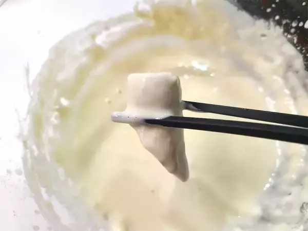 「【ちくわに何詰めよう】大根、いいかも！詰めたら揚げ焼きで「サクコロ大根ちくわ」出来た！サクじゅわ～♡」の画像