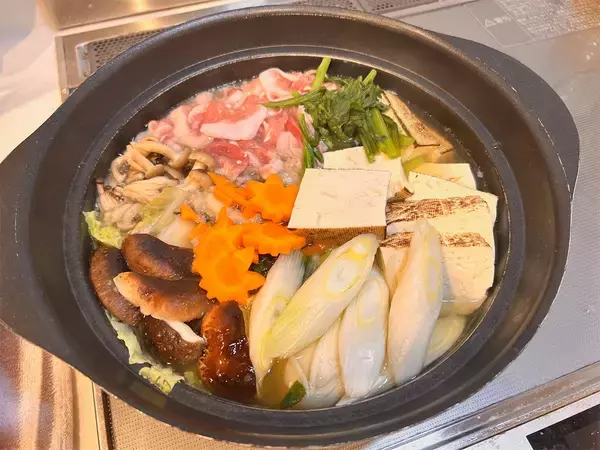 「【鍋にチーズをくぐらせる？】さけるチーズを「しゃぶしゃぶ」してみたら…！トロ〜リモチっと新食感♪」の画像