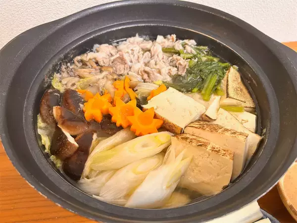 「【鍋にチーズをくぐらせる？】さけるチーズを「しゃぶしゃぶ」してみたら…！トロ〜リモチっと新食感♪」の画像